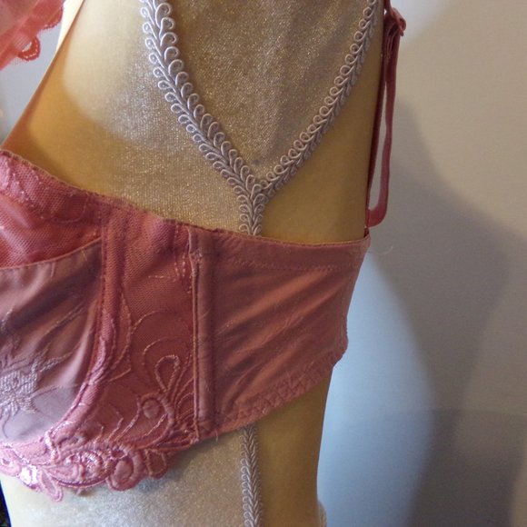 Womens Bra Pink Size 40C Underwire with  Room at add Pads - Picture 3 of 10
